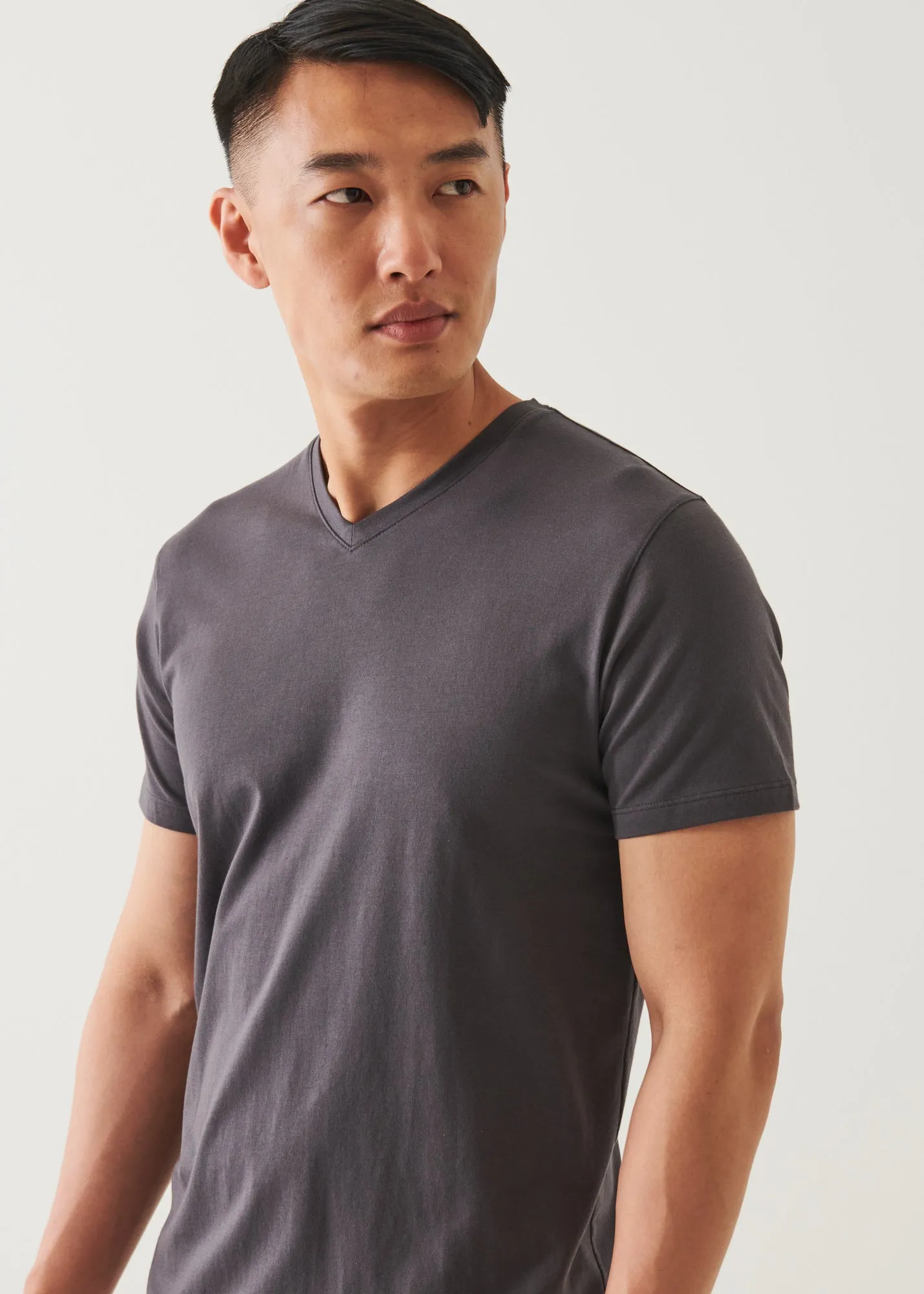 PIMA COTTON STRETCH V-NECK T-SHIRT