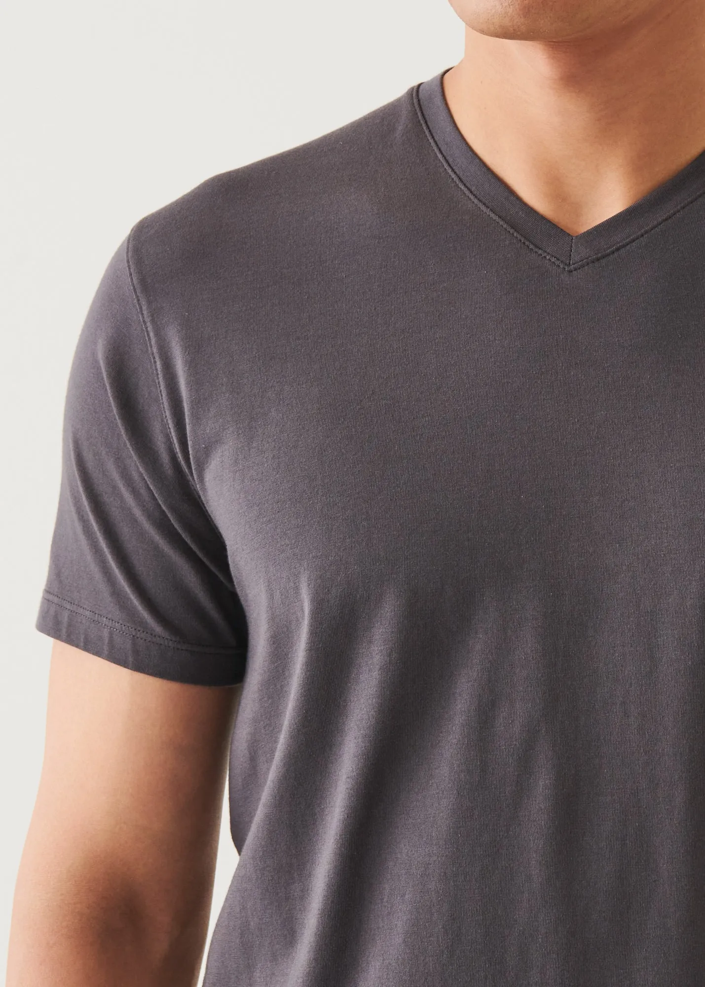 PIMA COTTON STRETCH V-NECK T-SHIRT