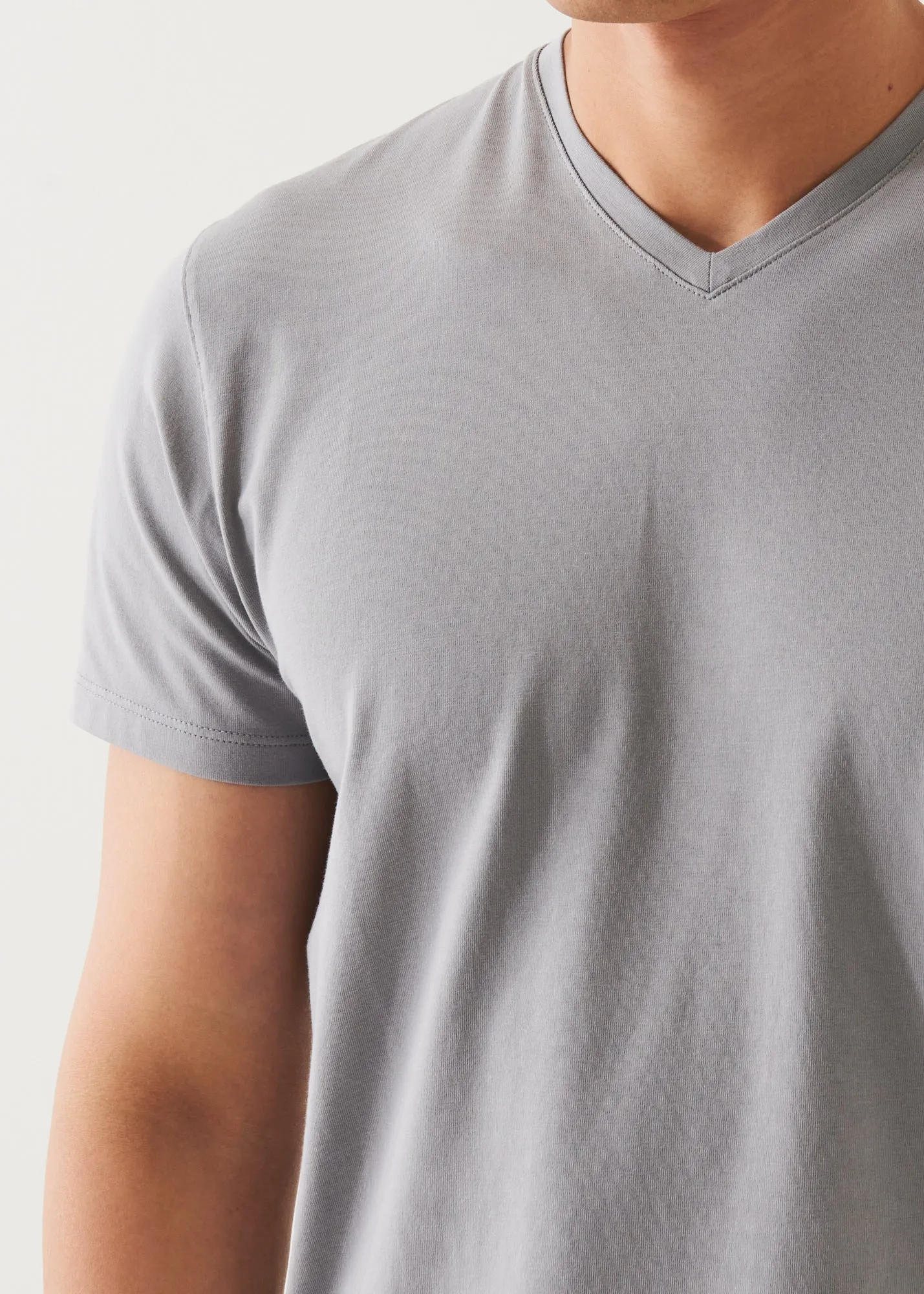 PIMA COTTON STRETCH V-NECK T-SHIRT